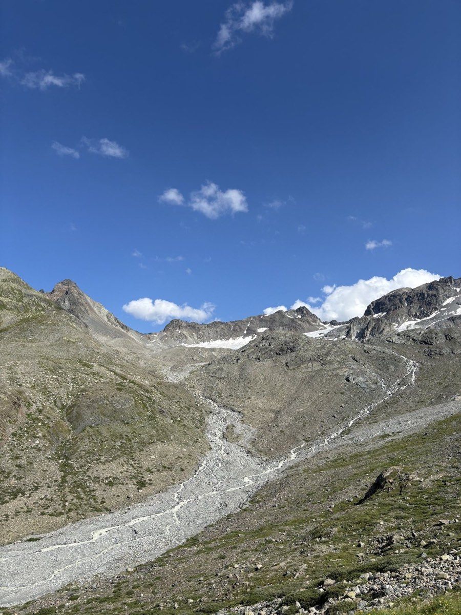 Exposed terrain and remaining snow near the Grialetsch Glacier