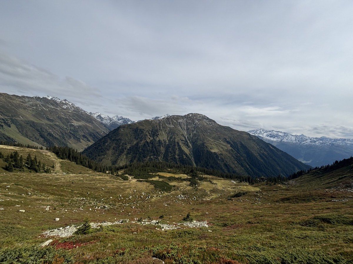 Broad mountain view from the high path towards Madrisa