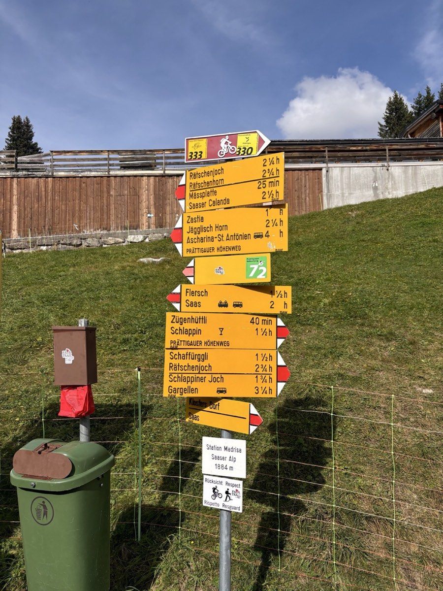 Hiking sign at the Madrisa mountain station