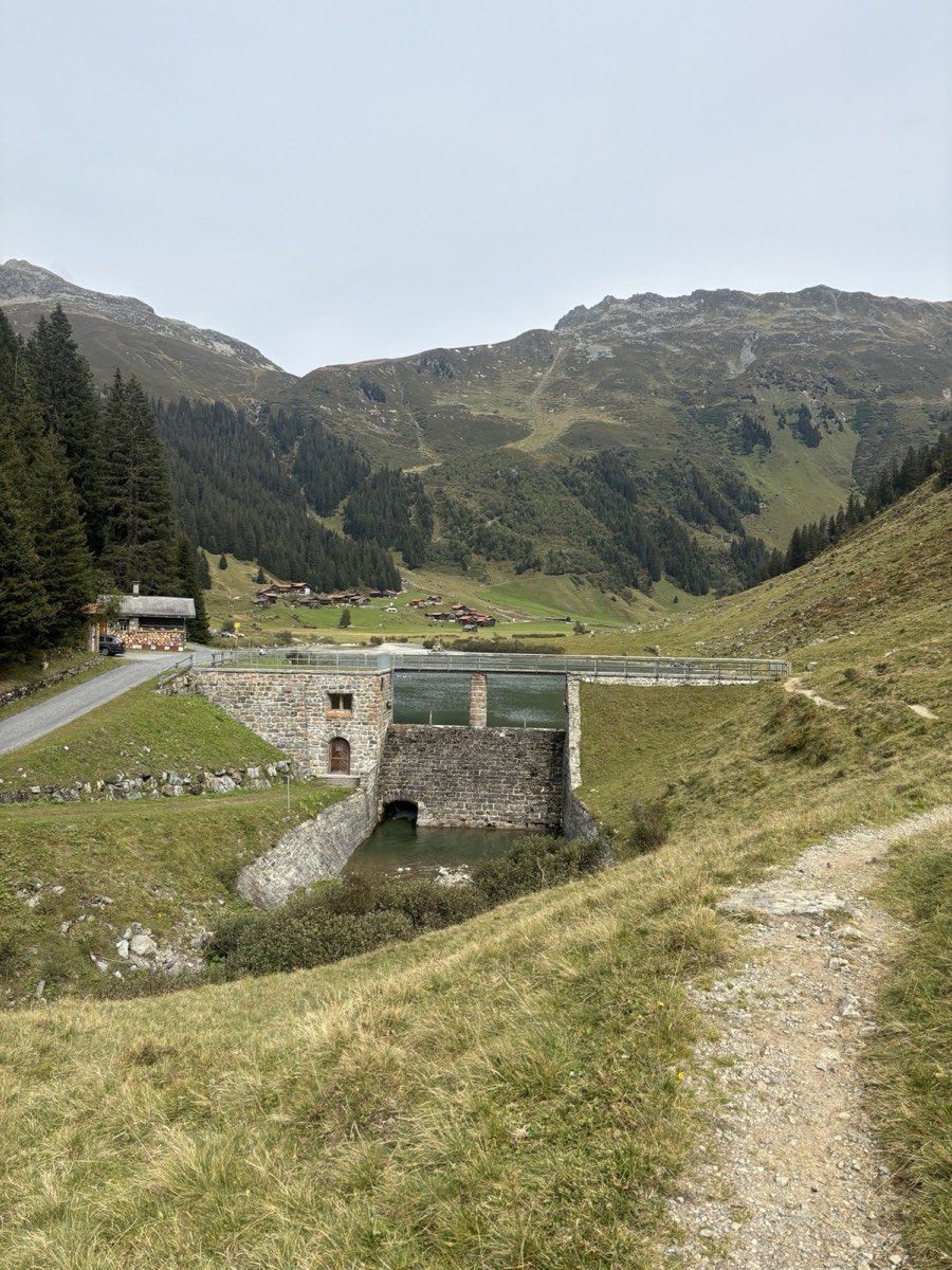 Mountain path approaching the settlement of Schlappin