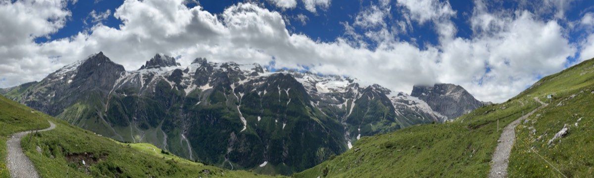 A broad panorama of the mountains above Engelberg from the high traverse to Fürenalp